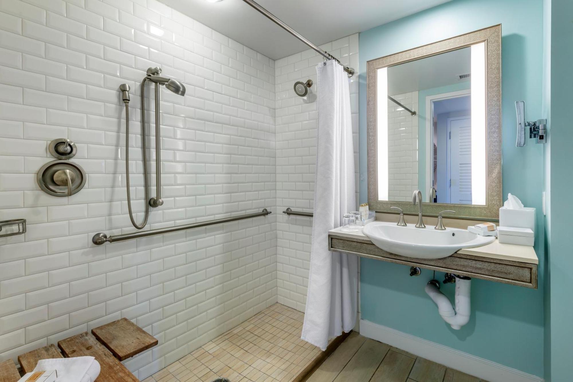 Accessible Ocean Pool View Room Roll Shower King Bed,974954929:JPEG